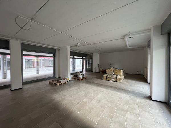 Affitto negozio di 97 m2, Banchette (TO) - 3