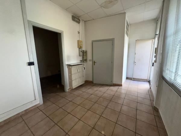 Vendita negozio di 60 m2, Ivrea (TO) - 2